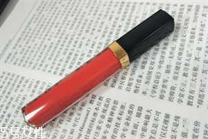 香奈兒可可小姐唇露748什么色？香奈兒水晶糖光透唇釉全試色