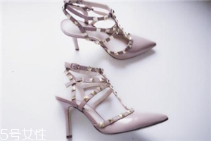 華倫天奴鉚釘鞋偏碼嗎？名媛最?lèi)?ài)的銷(xiāo)量王