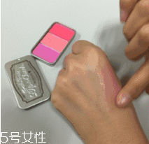 腮紅怎么涂才能避免成為福娃？這些方法要記牢