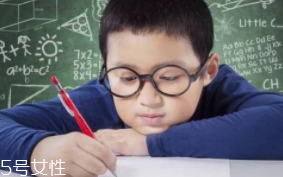 眼睛激光手術(shù)會(huì)不會(huì)發(fā)生意外？20年經(jīng)驗(yàn)手術(shù)水平高