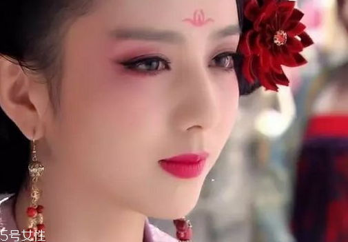 兔子腮紅怎么畫才可愛？中年少女必備腮紅畫技