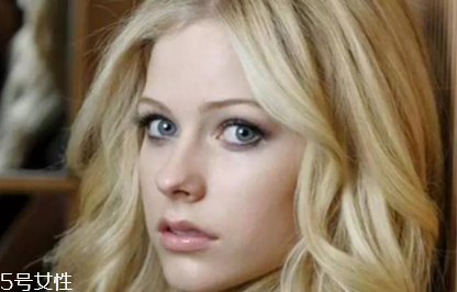 2018奶茶妝怎么畫？偽素顏撩漢妝容畫法