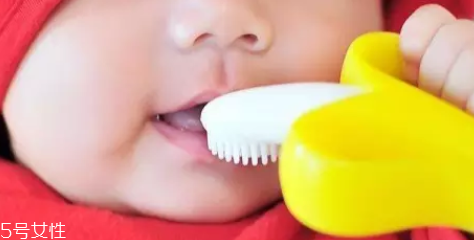 磨牙是因為受了委屈？孩子的心理狀況也會導(dǎo)致磨牙