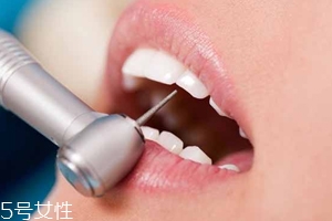 磨牙是因為受了委屈？孩子的心理狀況也會導(dǎo)致磨牙