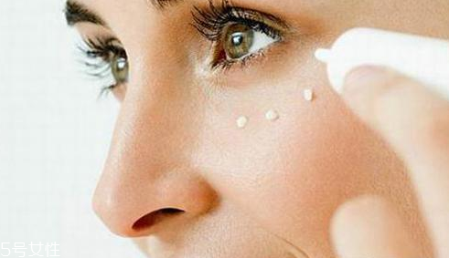 香奈兒眼霜有幾種？20歲以上的人就要使用眼霜