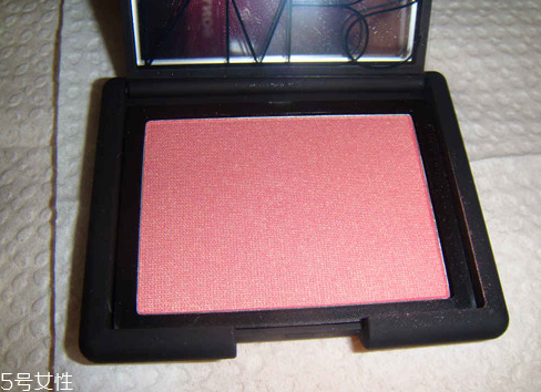 nars腮紅哪個(gè)色系顯白？nars腮紅全試色