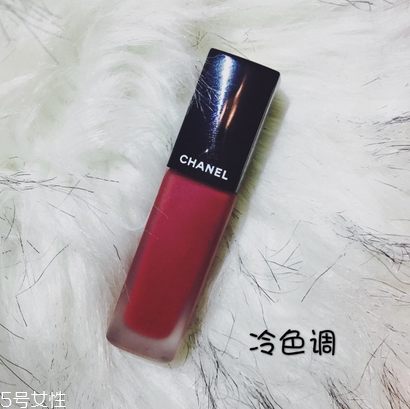 香奈兒炫亮魅力印記唇釉哪個(gè)色號(hào)好看？質(zhì)感超棒