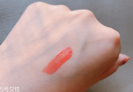 香奈兒可可小姐唇露748什么色？香奈兒水晶糖光透唇釉全試色