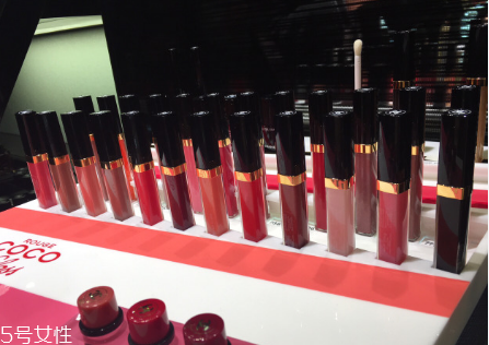 香奈兒可可小姐唇露748什么色？香奈兒水晶糖光透唇釉全試色