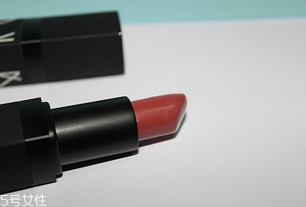 nars黑管口紅試色大全 nars口紅真假辨別方法 nars黑管口紅試色大全 nars口紅真假辨別方法