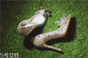 jimmy choo是奢侈品嗎？穿著不會(huì)痛的高跟鞋