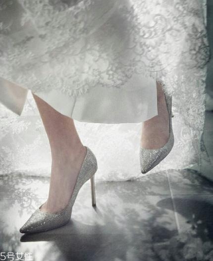 jimmy choo是奢侈品嗎？穿著不會(huì)痛的高跟鞋