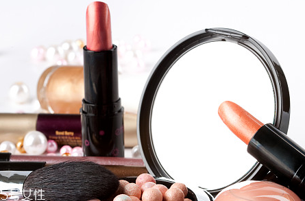 網(wǎng)購卸妝水凍成冰坨，化妝品該怎么保存？