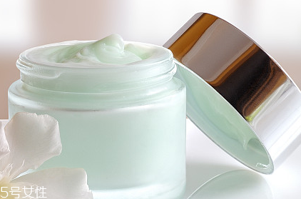 網(wǎng)購卸妝水凍成冰坨，化妝品該怎么保存？