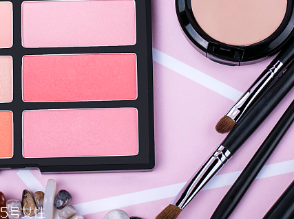 網(wǎng)購卸妝水凍成冰坨，化妝品該怎么保存？