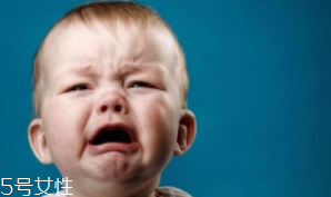 熊孩子往輸液瓶里注臟水 熊孩子怎么管教？