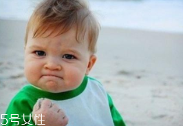 熊孩子往輸液瓶里注臟水 熊孩子怎么管教？