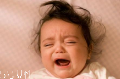 熊孩子往輸液瓶里注臟水 熊孩子怎么管教？