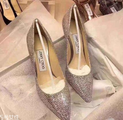 jimmy choo鞋子多少錢？最撩人的高跟鞋代表
