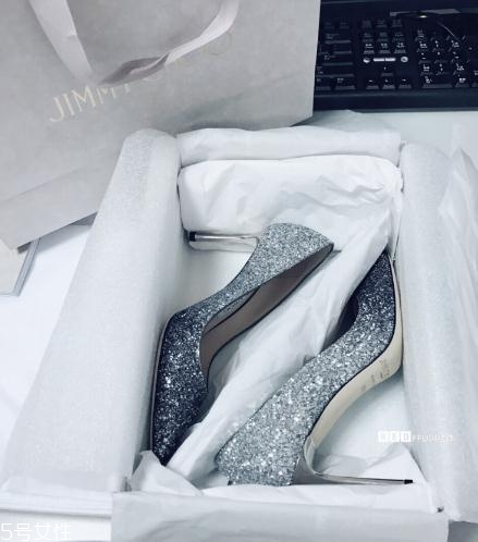 jimmy choo要貼鞋底嗎？?jī)?yōu)雅奢華女王范兒