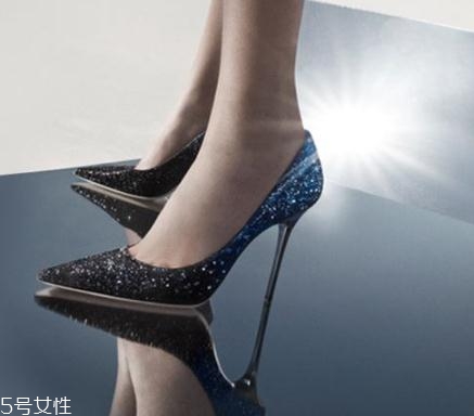 jimmy choo要貼鞋底嗎？?jī)?yōu)雅奢華女王范兒