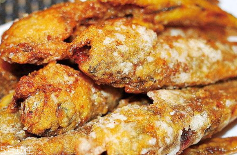 炸小黃魚用面粉還是淀粉 淀粉炸魚鮮嫩度更好 炸小黃魚用面粉還是淀粉 淀粉炸魚鮮嫩度更好