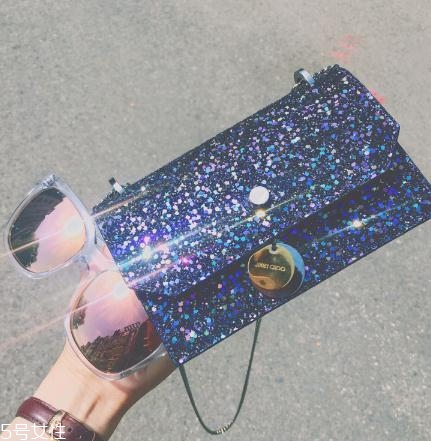 jimmy choo包包質(zhì)量好嗎？你和女神之間就差這個(gè)包