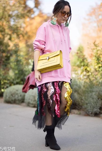 亮片裙子怎么搭配？年底聚會就要blingbling