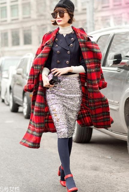 亮片裙子怎么搭配？年底聚會就要blingbling