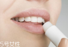 潤(rùn)唇膏吃了會(huì)中毒嗎？劑量小不會(huì)有事