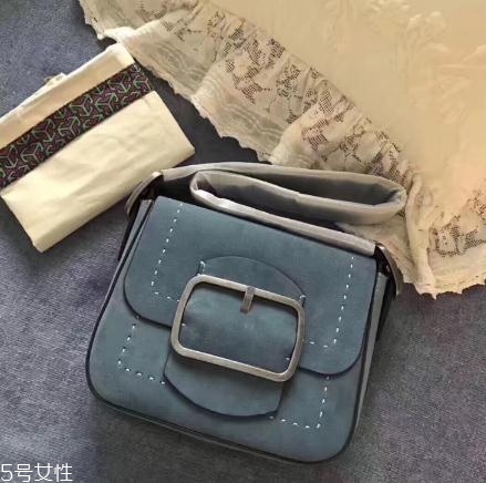 tory burch包包貴嗎？輕奢界的時(shí)尚女王