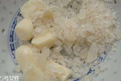 止咳藥水一次喝多少？過量會產生幻覺