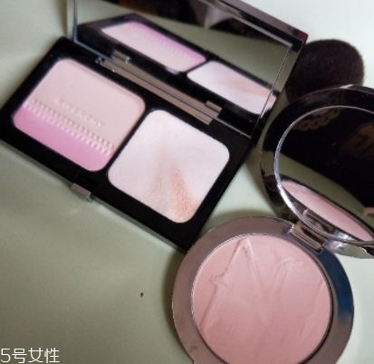 紀(jì)梵希和dior迪奧粉餅?zāi)膫€好？