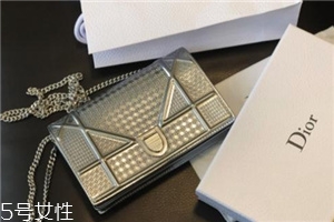 迪奧包包一般多少錢？明星天后出街必備款