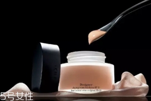 紀(jì)梵希和阿瑪尼哪個好？看看誰的檔次高