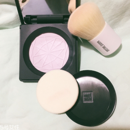 瑪麗黛佳蜜粉餅好用嗎？性?xún)r(jià)比較高的國(guó)產(chǎn)化妝品
