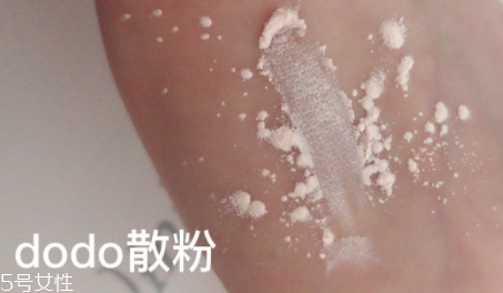 散粉可以直接涂臉上嗎？不建議直接用