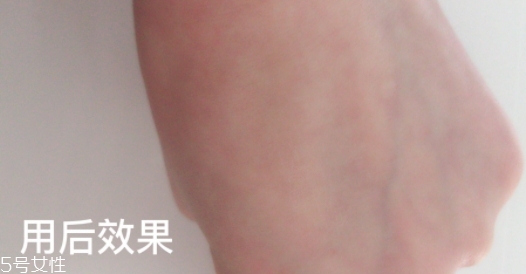 散粉可以直接涂臉上嗎？不建議直接用