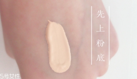 散粉可以直接涂臉上嗎？不建議直接用
