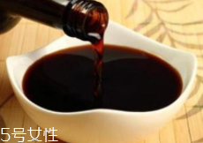 吃深色食物皮膚會(huì)變黑嗎？沒有科學(xué)根據(jù)