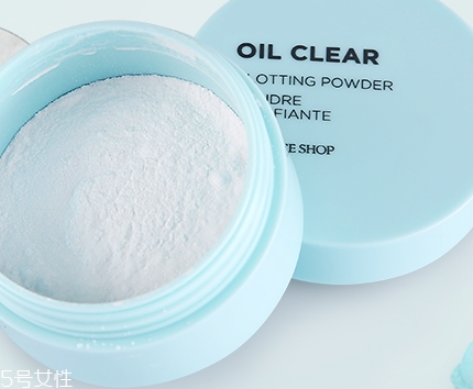 散粉可以補(bǔ)妝和定妝嗎？從散粉的功效來說