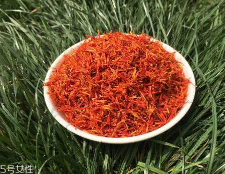 紅花泡腳一次放多少？從小劑量開(kāi)始