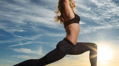 胸部下垂怎么辦？這幾招瑜伽消除副乳胸部變挺拔