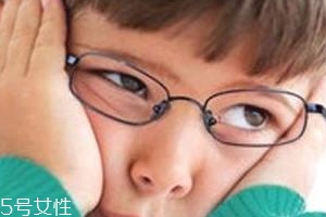 經(jīng)常用眼吃什么食物好？這些常見(jiàn)食物要常吃