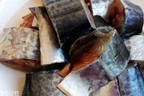 青魚怎么做不腥 不腥的小技巧 青魚怎么做不腥 不腥的小技巧