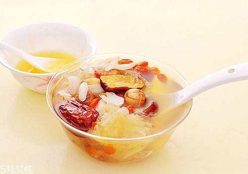 銀耳蓮子湯什么時候喝最好？時間上有講究