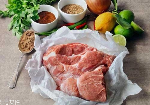 吃火鍋喉嚨痛是怎么回事？其實(shí)不怪湯底