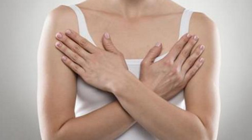 胸部下垂怎么辦？這幾招瑜伽消除副乳胸部變挺拔