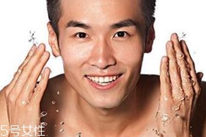 男士護膚品有什么特別之處？男性出油是女性的2倍