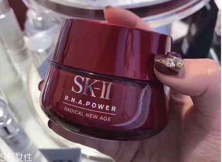 sk2大紅瓶面霜與百優(yōu)面霜哪個好？sk2大紅瓶屬于貴婦面霜